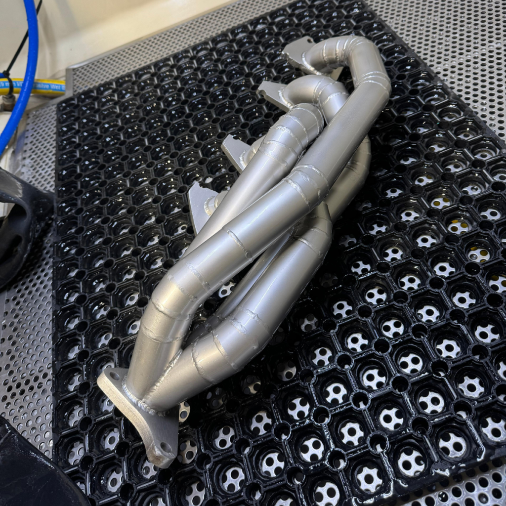 Uitlaatspruitstuk gereinigd